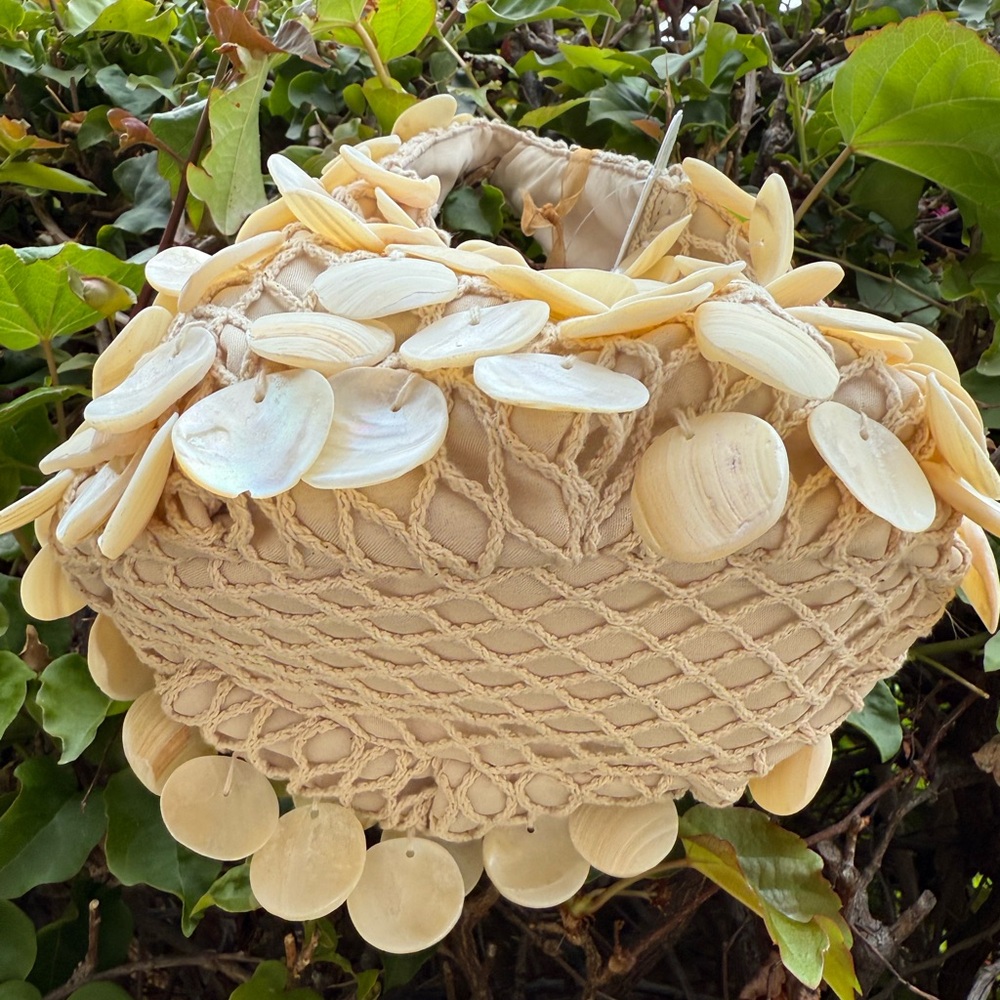 NWT Viral Shell Seashell Embellished Cream Top Handle Bag Made in India - Picture 4 of 5